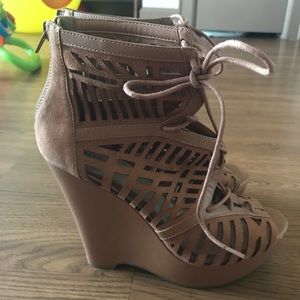 Gianni Bini lace up wedges